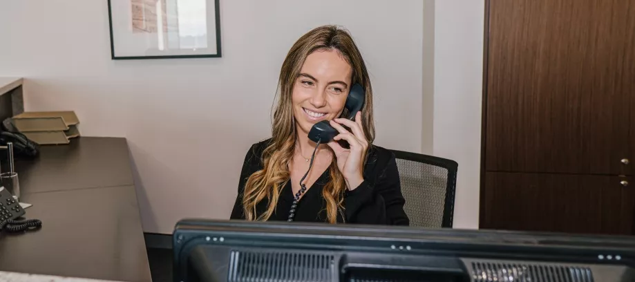 20262105-a-dedicated-receptonist_so-parkline-place-dc.jpg